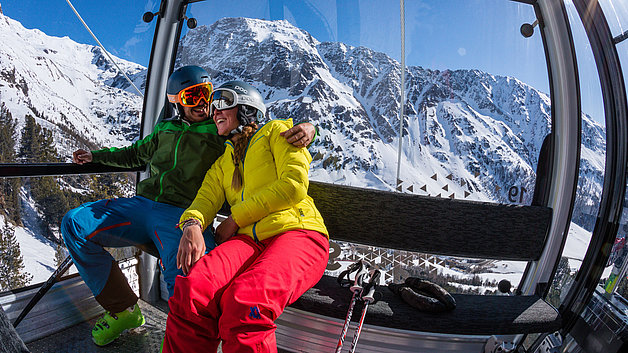 Skifahren in Südtirol: Mit der Gondel ins Gletscherskigebiet
