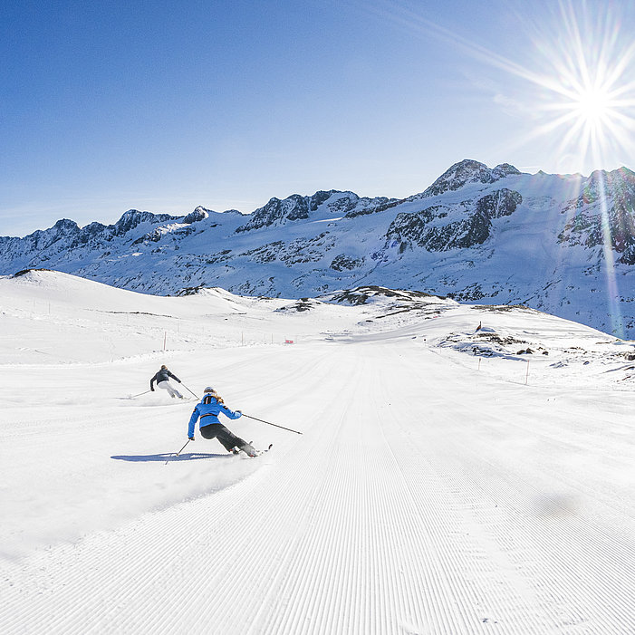 Verschneites Südtirol: Skifahren im Schnalstal 