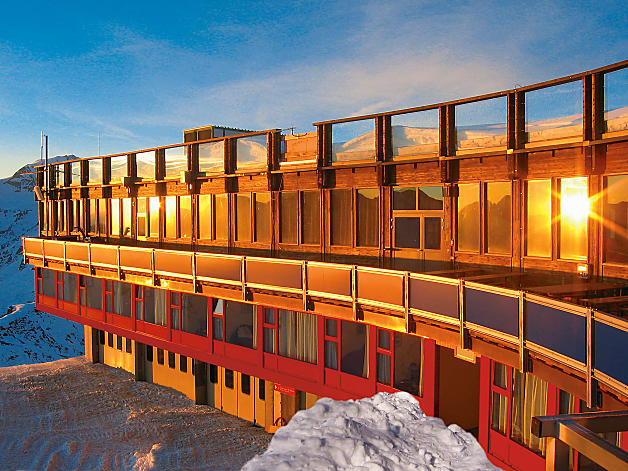 •	Glacier Hotel Grawand: das höchste Hotel Europas im Schnalstal 