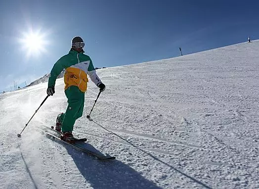 Sonnige Abfahrt auf der Gletscherseepiste