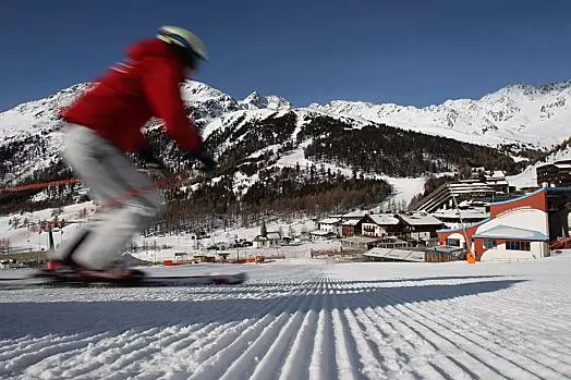 Glockenpiste im Dorf Kurzras