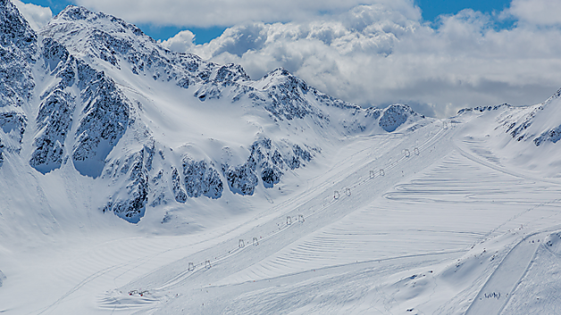 Skifahren im Schnalstal auf dem Gletscher
