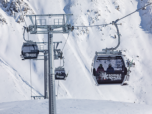 Lazaun cable car on the Val Senales Glacier in Italy